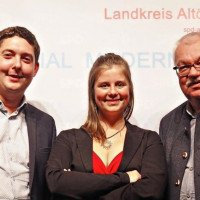 Sie bewerben sich im Herbst 2023 für die SPD: Bezirkstags-Stimmkreiskandidatin Johanna Schachtl, flankiert von Landtags-Stimmkreiskandidat Jürgen Gastel (rechts) und Landtags-Zweitstimmenkandidat Sepp Parzinger. −Foto: Schwarz